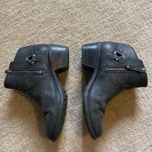 Teva Ankle Booties in Black, Women’s size 10